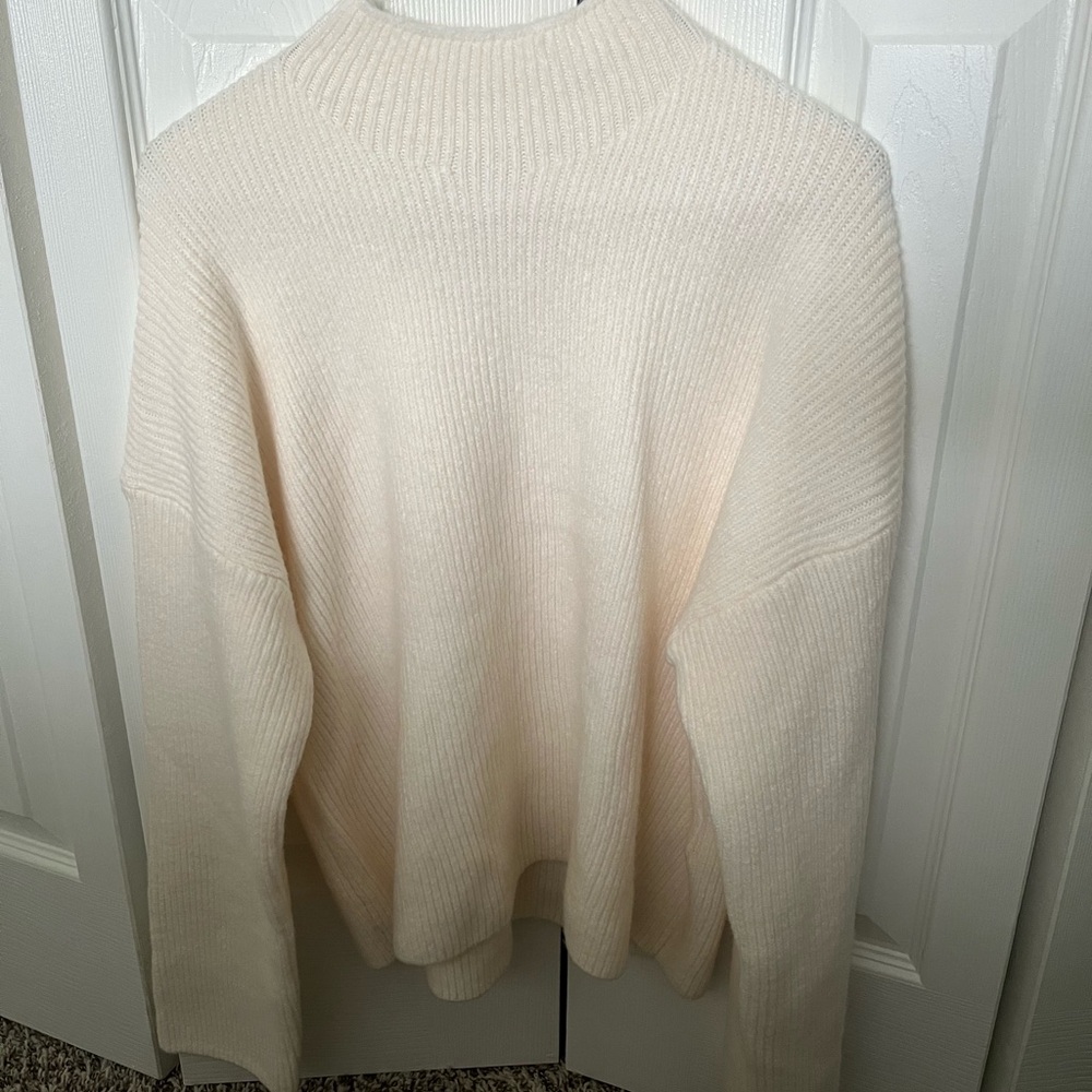 Abercrombie cream sweater, NWT